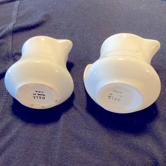 Hall Pottery Vintage Cream or Syrup Pitcher Set of 2 Holds 4 ounces - Picture 2 of 6